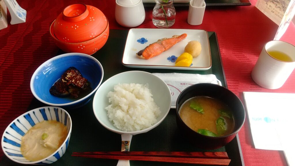 客船 にっぽん丸 金沢 輪島 花火クルーズ メインダイニング 瑞穂 朝食 和食