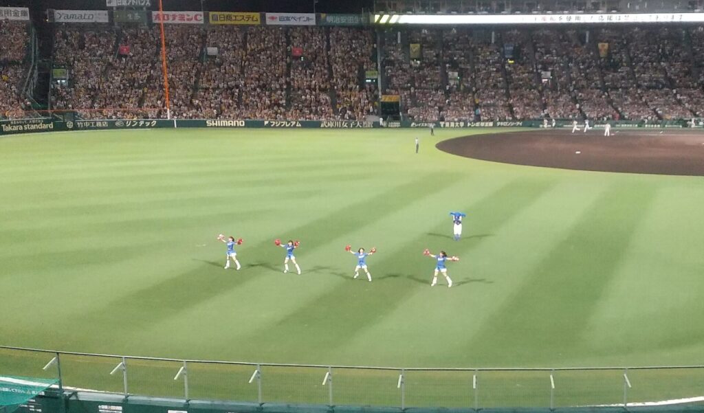 兵庫 西宮 阪神 甲子園 球場 車椅子 ドアラ チアドラゴンズ