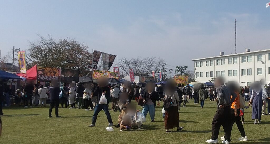 三重 伊勢市 小俣町 明野 陸上自衛隊 明野駐屯地 航空祭 芝生 屋台