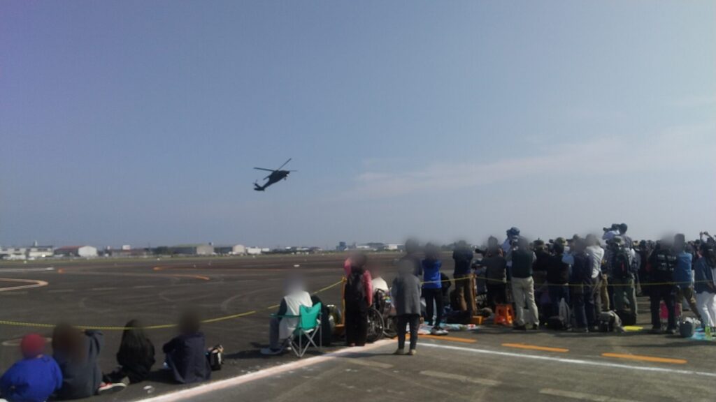 三重 伊勢市 小俣町 明野 陸上自衛隊 明野駐屯地 航空祭 ヘリコプター 祝賀飛行