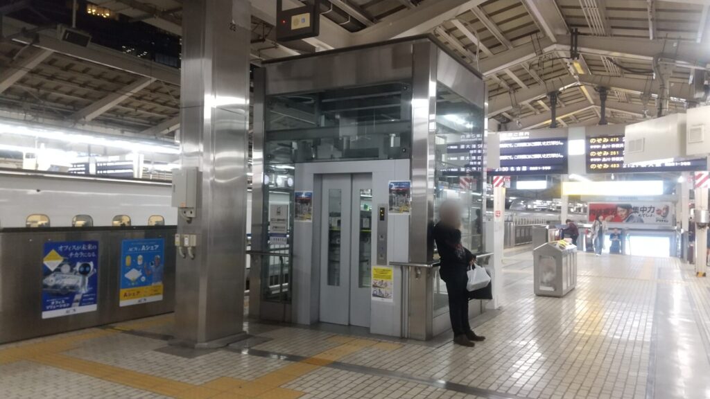 東京 東京駅 JR 新幹線 ホーム エレベーター