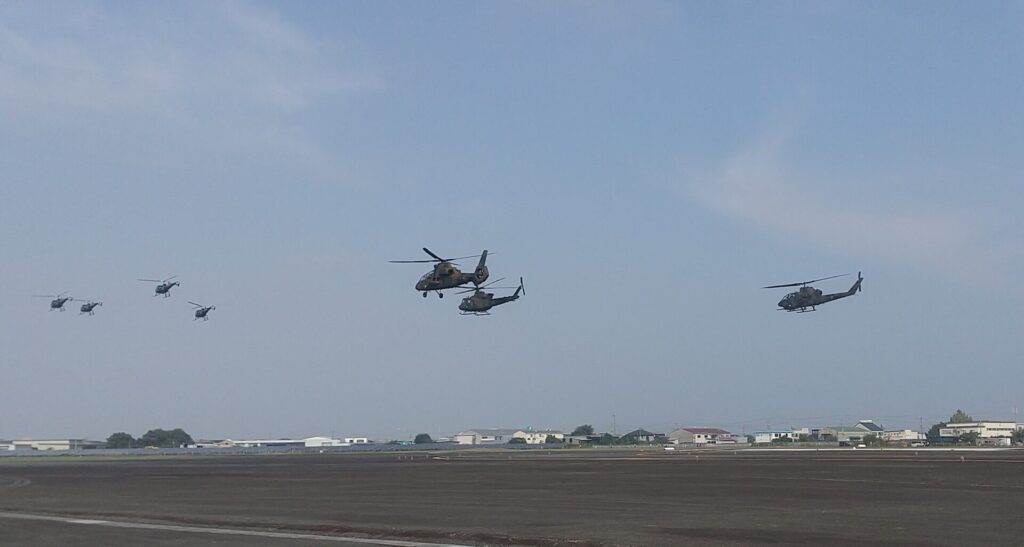 三重 伊勢市 小俣町 明野 陸上自衛隊 明野駐屯地 航空祭 ヘリコプター 祝賀飛行