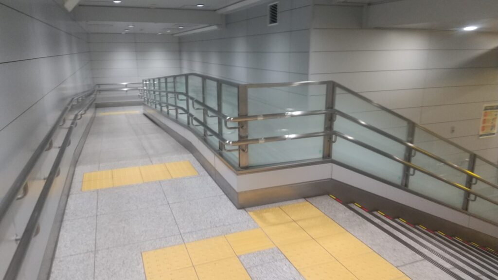 愛知 名古屋駅 JR 在来線 中央北口 改札 スロープ